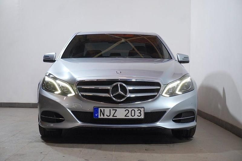 Begagnad Mercedes E220 Avantgarde 170 HK (125 kW) 2013 Silver Sedan