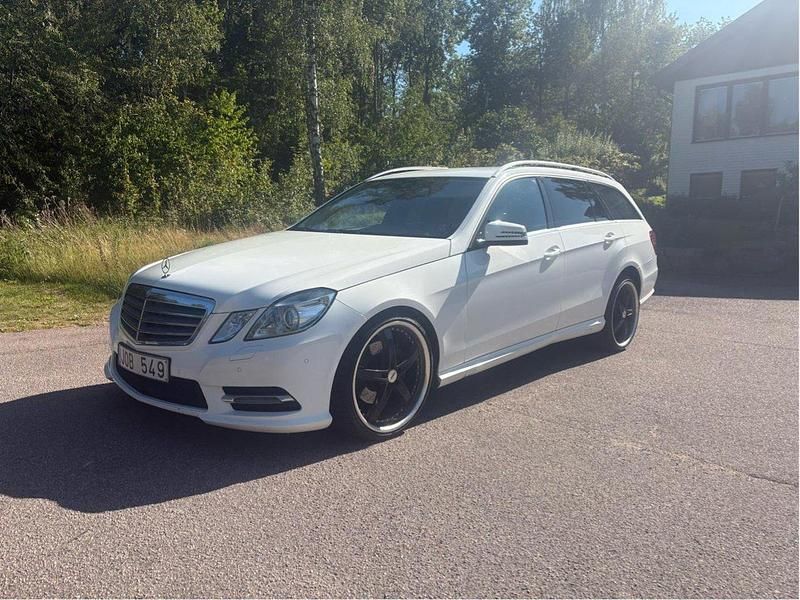 Vit Begagnad 2013 Mercedes E220 Kombi | 130 000 kr (Bra pris) - Bild 1/4