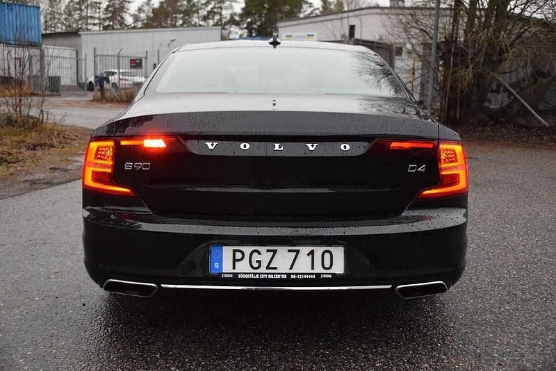 Begagnad Volvo S90 Kinetic 190 HK (139 kW) 2017 Svart Sedan