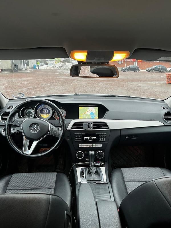 Begagnad Mercedes C180 156 HK (114 kW) 2012