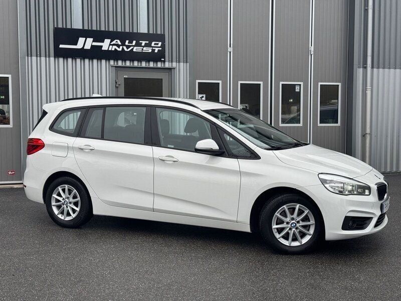 Vit Begagnad 2017 BMW 218 Gran Tourer Advantage Minibuss | 114 900 kr (Bra pris) - Bild 1/4