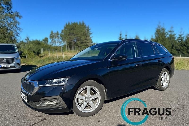 Svart Begagnad 2021 Skoda Octavia Kombi | 124 000 kr (Marknadspris) - Bild 1/4