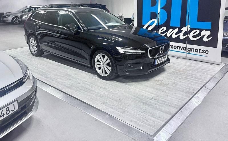 Svart Begagnad 2021 Volvo V60 Momentum Kombi | 225 000 kr (Bra pris) - Bild 1/4