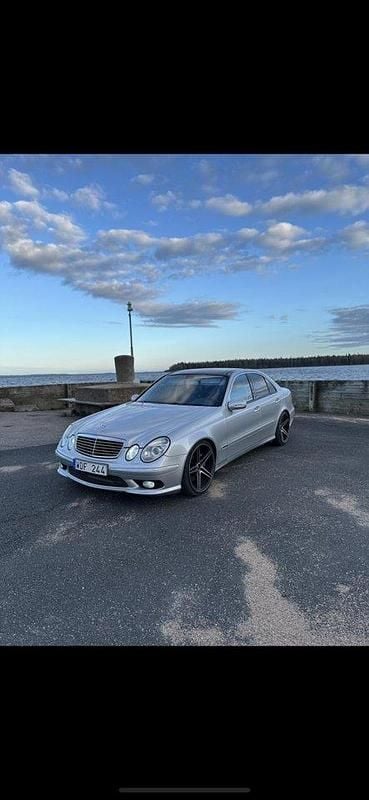 Silver Begagnad 2005 Mercedes E500 Avantgarde Sedan | 84 000 kr - Bild 1/3