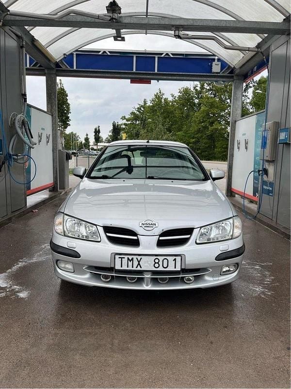 Silver Begagnad 2002 Nissan Almera Halvkombi | 10 000 kr - Bild 1/4