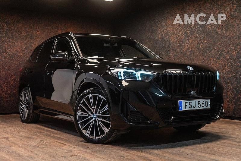 Svart Begagnad 2024 BMW X1 M Sport SUV | 449 500 kr (Superpris) - Bild 1/4