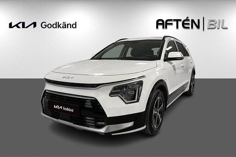 Vit Begagnad 2024 Kia Niro Advance SUV | 344 800 kr (Marknadspris) - Bild 1/3