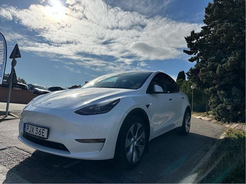 Vit Begagnad 2022 Tesla Model Y Long Range AWD SUV | 340 000 kr (Marknadspris) - Bild 1/4