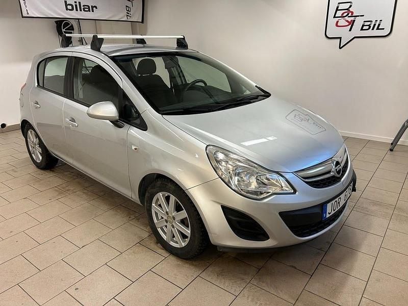 Grå Begagnad 2013 Opel Corsa Enjoy Halvkombi | 53 000 kr (Marknadspris) - Bild 1/4