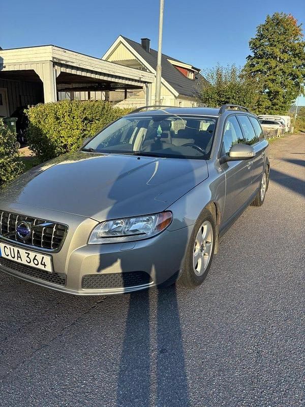 Brun Begagnad 2010 Volvo V70 Drive Kinetic Kombi | 20 000 kr (Superpris) - Bild 1/2
