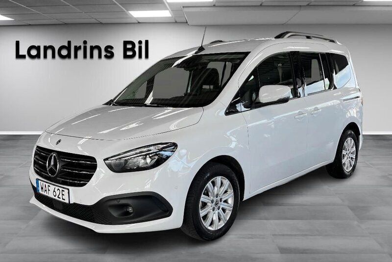 Vit Begagnad 2022 Mercedes T180 Minibuss | 299 000 kr - Bild 1/4