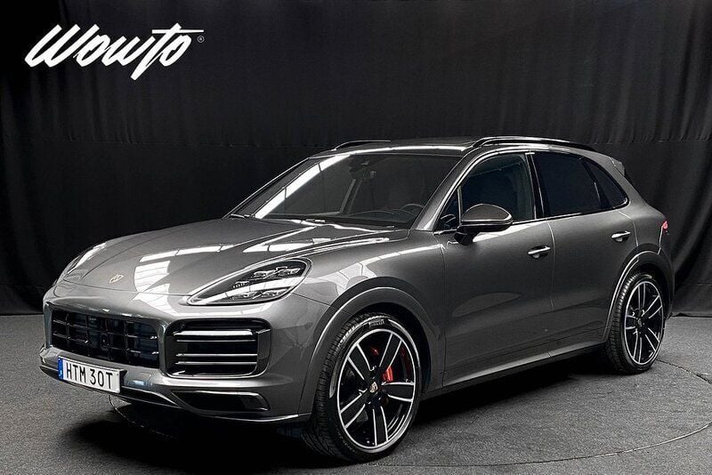 Mörkgrå Begagnad 2023 Porsche Cayenne GTS SUV | 1 149 800 kr - Bild 1/3