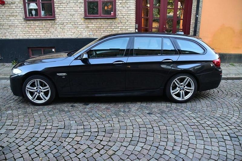 Begagnad 2015 BMW 530 Comfort Edition Kombi | 189 000 kr (Marknadspris) - Bild 1/4