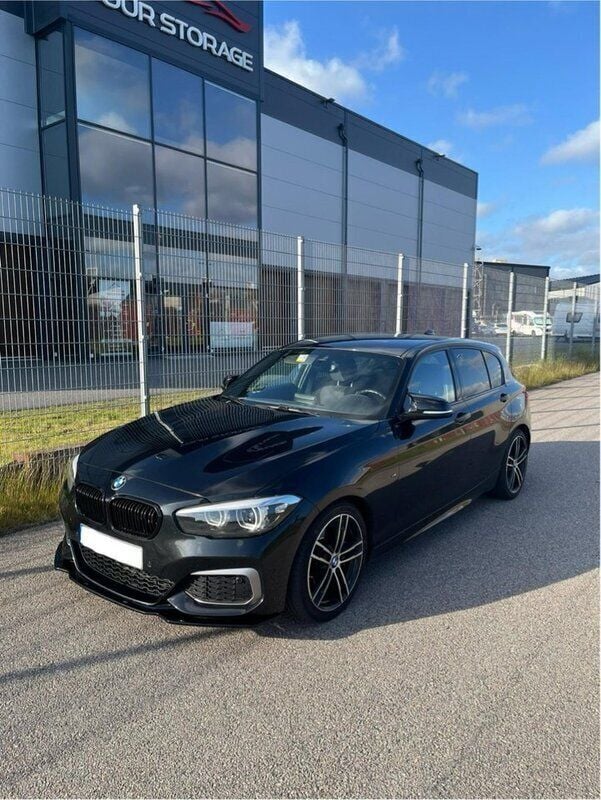Svart Begagnad 2018 BMW M140 M Sport Halvkombi | 308 000 kr - Bild 1/4