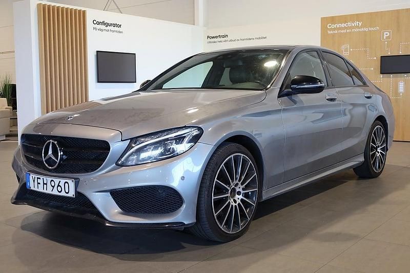 Silver (silver metallic ) Begagnad 2016 Mercedes C220 AMG line Sedan | 199 900 kr (Marknadspris) - Bild 1/3
