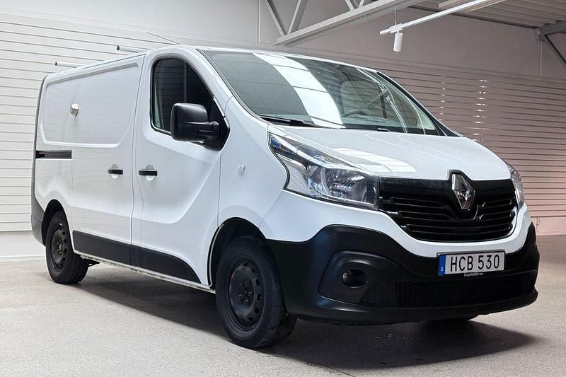 Vit Begagnad 2017 Renault Trafic Minibuss | 119 000 kr (Superpris) - Bild 1/4
