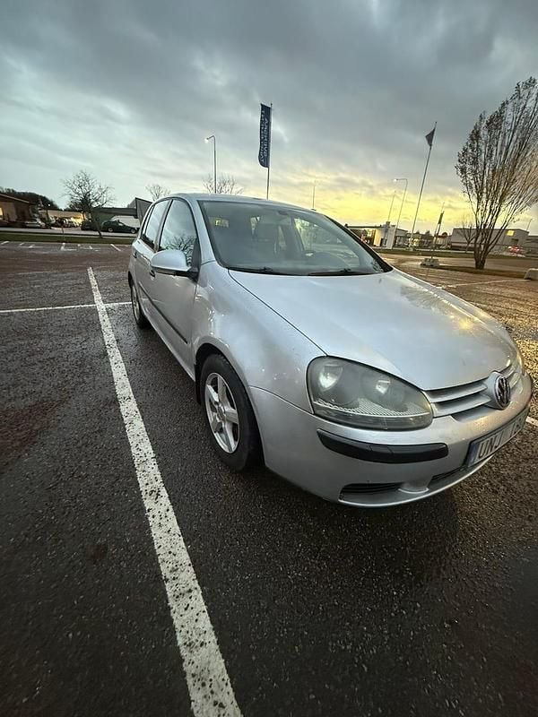 Begagnad 2004 VW Golf IV Halvkombi | 19 900 kr (Marknadspris) - Bild 1/4