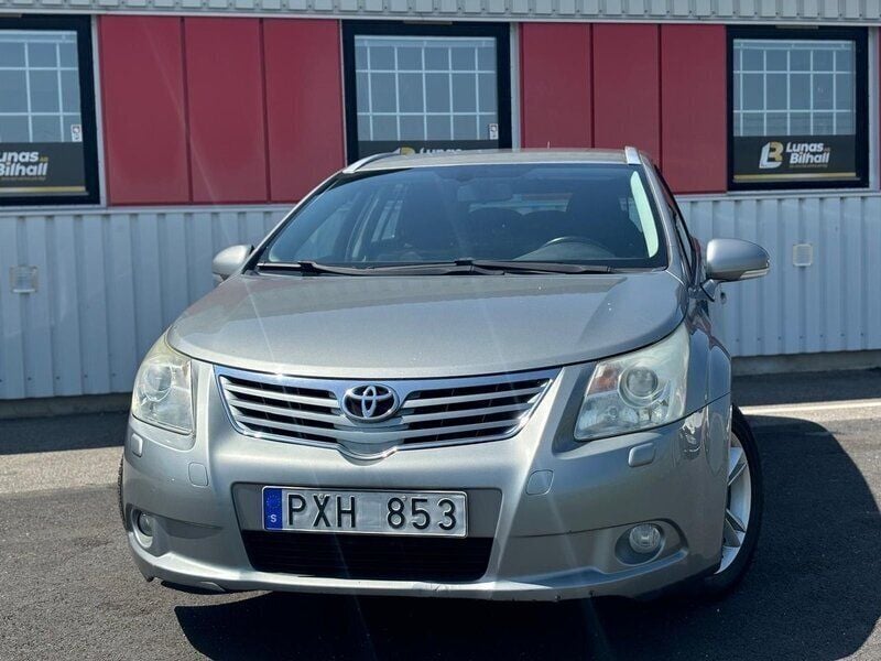 Ljusgrå Begagnad 2008 Toyota Avensis Business Edition Kombi | 67 900 kr (Marknadspris) - Bild 1/4