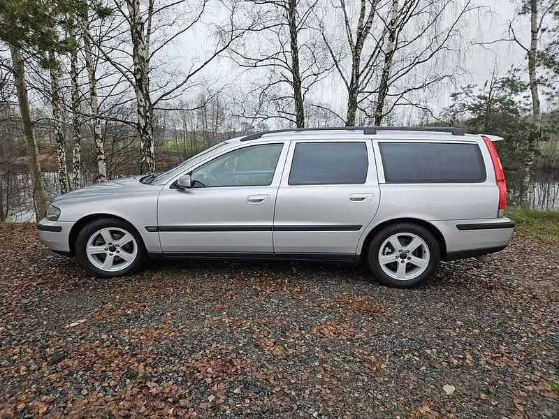 Begagnad 2004 Volvo V70 Kombi | 35 000 kr (Lite dyr) - Bild 1/4