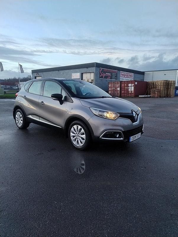 Flerfärgad Begagnad 2013 Renault Captur SUV | 87 900 kr (Marknadspris) - Bild 1/4