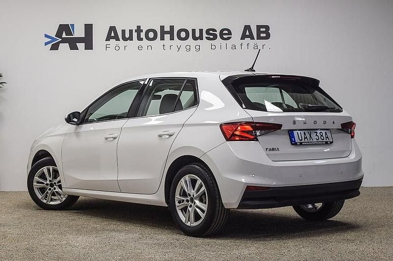 Begagnad Skoda Fabia Style 110 HK (80 kW) 2022 Vit Halvkombi