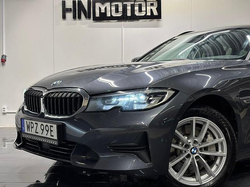 Begagnad BMW 330e Sport Line 184 HK (135 kW) 2022 Grå Kombi