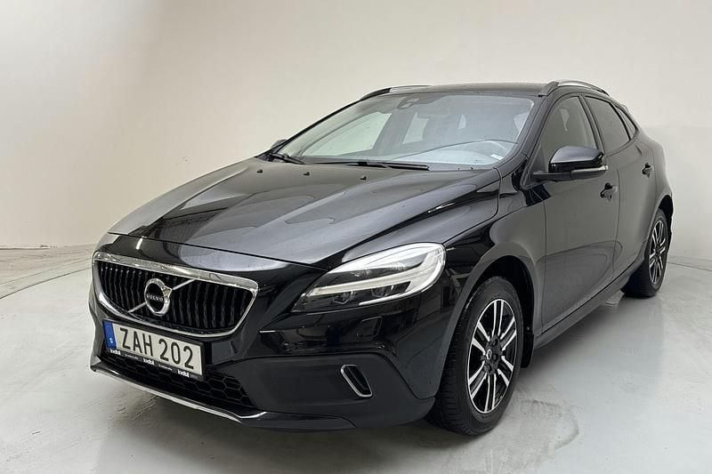 Svart Begagnad 2018 Volvo V40 CC Business Edition Kombi | 179 800 kr (Bra pris) - Bild 1/4