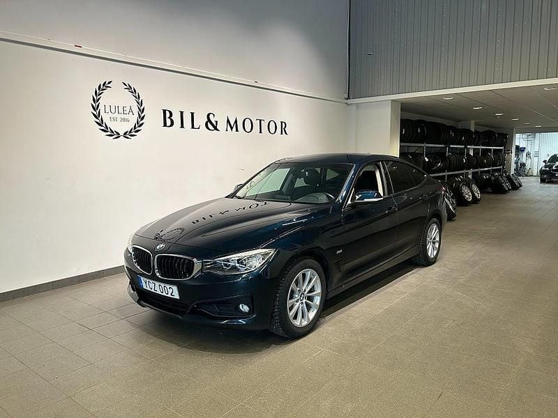 Blå Begagnad 2016 BMW 320 Gran Turismo Sport Line Halvkombi | 189 900 kr (Marknadspris) - Bild 1/4