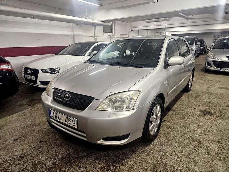 Silver Begagnad 2004 Toyota Corolla Halvkombi | 24 900 kr (Lite dyr) - Bild 1/4