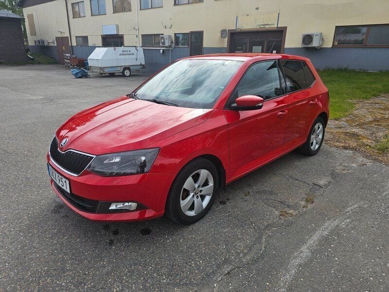 Röd Begagnad 2017 Skoda Fabia Halvkombi | 98 500 kr (Bra pris) - Bild 1/4