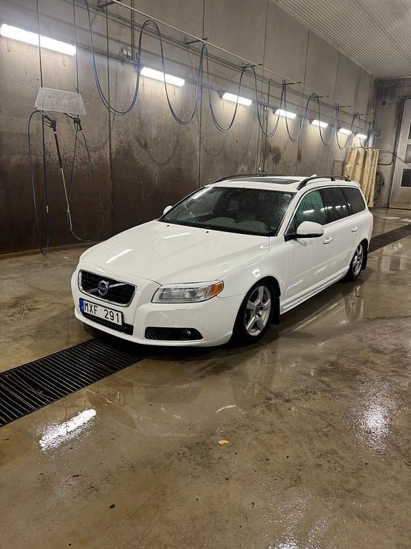 Begagnad 2013 Volvo V70 Kombi | 75 000 kr - Bild 1/4
