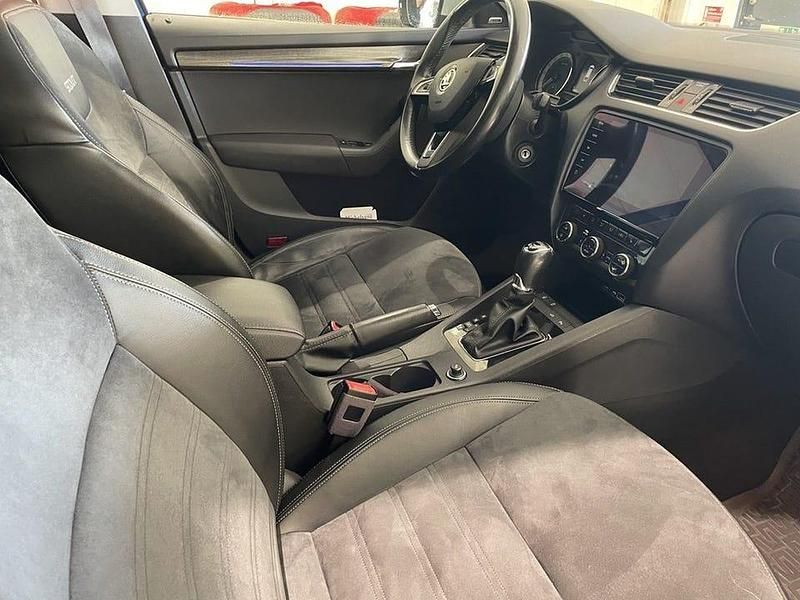 Begagnad Skoda Octavia 150 HK (110 kW) 2018 Blå Kombi