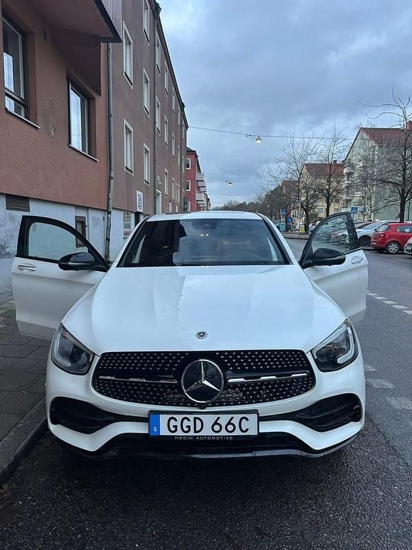 Begagnad 2021 Mercedes GLC300 Sportkupé | 500 000 kr - Bild 1/4