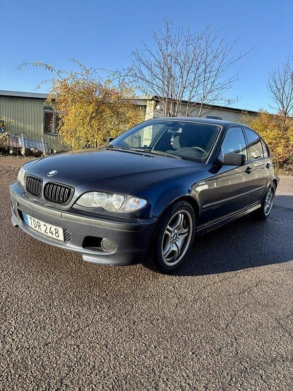 Blå Begagnad 2002 BMW 325 M Sport Sedan | 60 000 kr (Bra pris) - Bild 1/4