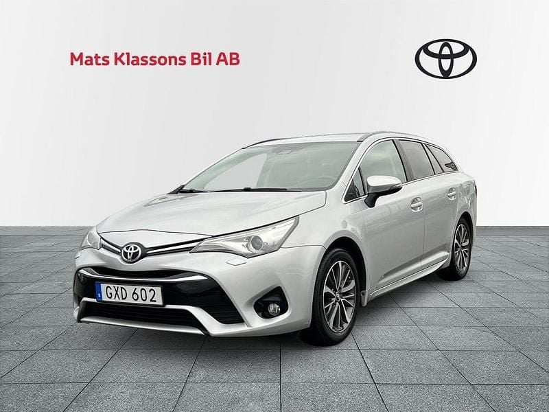 Silver Begagnad 2015 Toyota Avensis Active Kombi | 154 000 kr (Marknadspris) - Bild 1/4