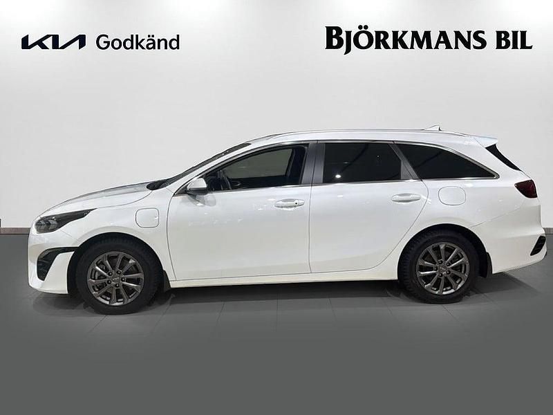 Begagnad Kia Ceed Sportswagon Advance 105 HK (77 kW) 2024 Vit Kombi