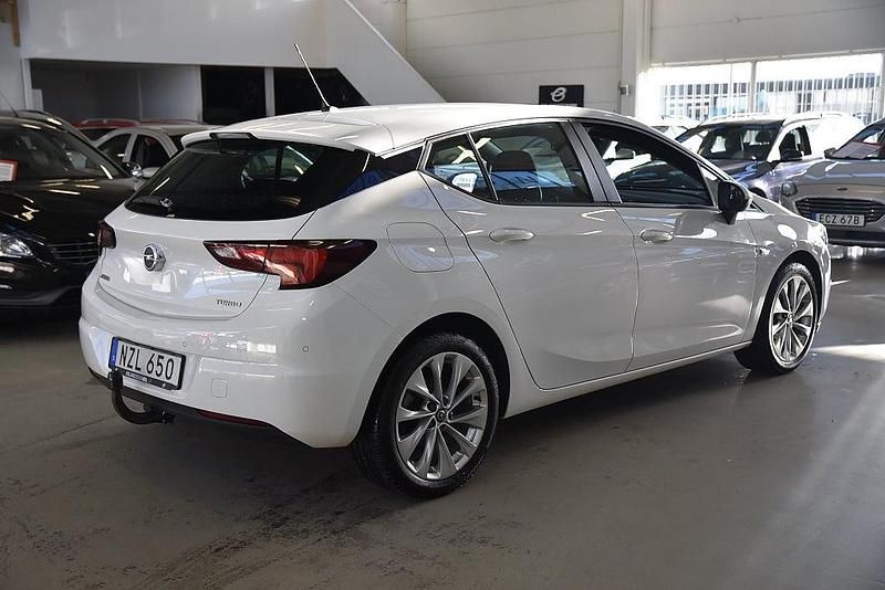 Begagnad Opel Astra Enjoy 125 HK (91 kW) 2016 Vit Halvkombi