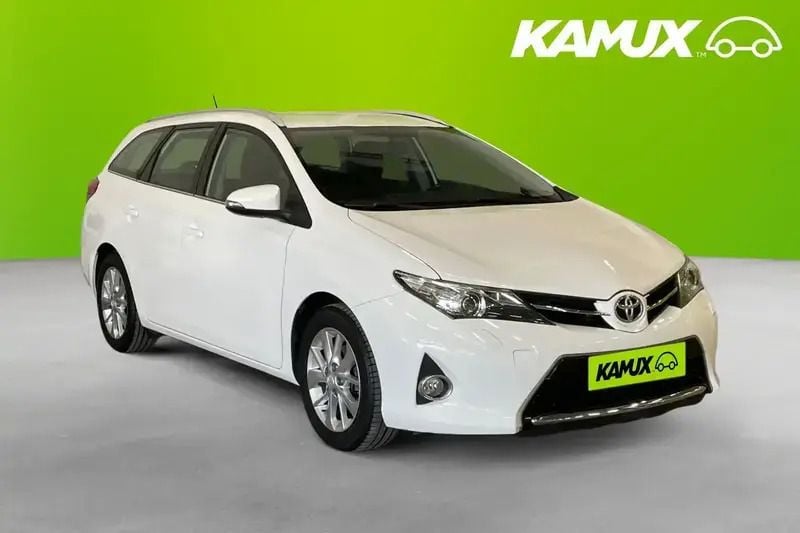 Vit Begagnad 2015 Toyota Auris Kombi | 149 800 kr (Marknadspris) - Bild 1/4