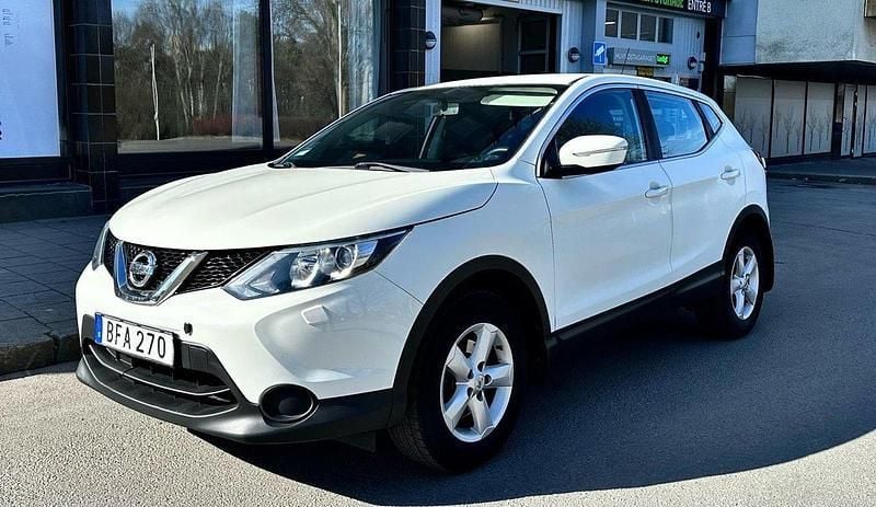 Vit Begagnad 2014 Nissan Qashqai SUV | 89 000 kr (Bra pris) - Bild 1/4
