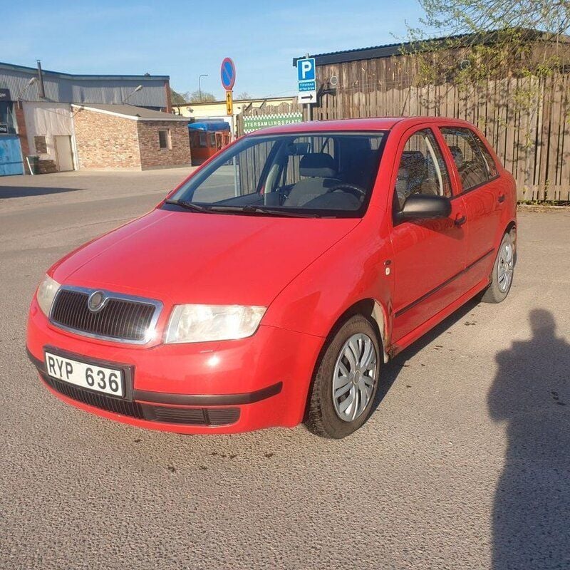 Begagnad Skoda Fabia 68 HK (50 kW) 2000 Röd Halvkombi