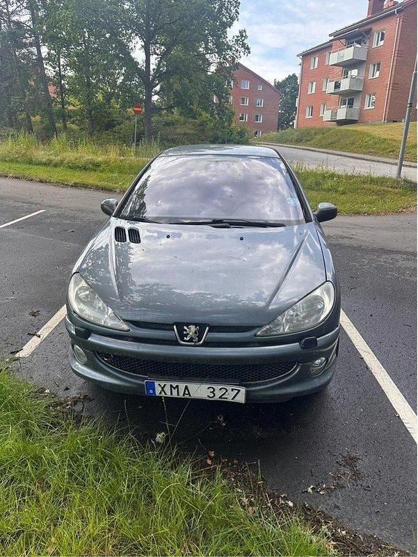 Grå Begagnad 2005 Peugeot 206 | 19 000 kr - Bild 1/3