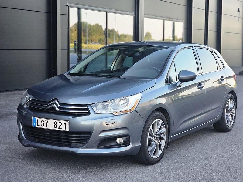 Grå Begagnad 2011 Citroën C4 Halvkombi | 59 900 kr (Marknadspris) - Bild 1/4