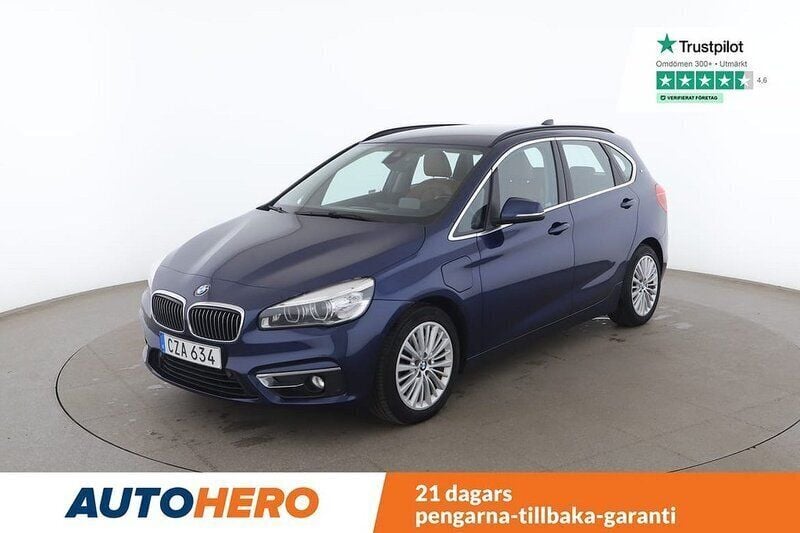 Blå Begagnad 2016 BMW 225 Active Tourer Luxury Line Minibuss | 168 000 kr (Dyr) - Bild 1/4