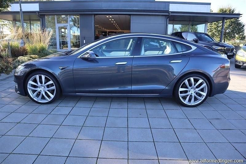 Grå samma som bilen Begagnad 2019 Tesla Model S Long Range AWD Sedan | 279 900 kr (Superpris) - Bild 1/4