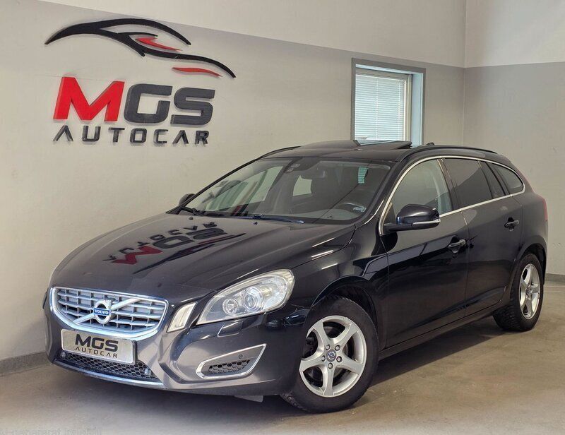 Svart Begagnad 2013 Volvo V60 Momentum Kombi | 89 900 kr (Marknadspris) - Bild 1/4