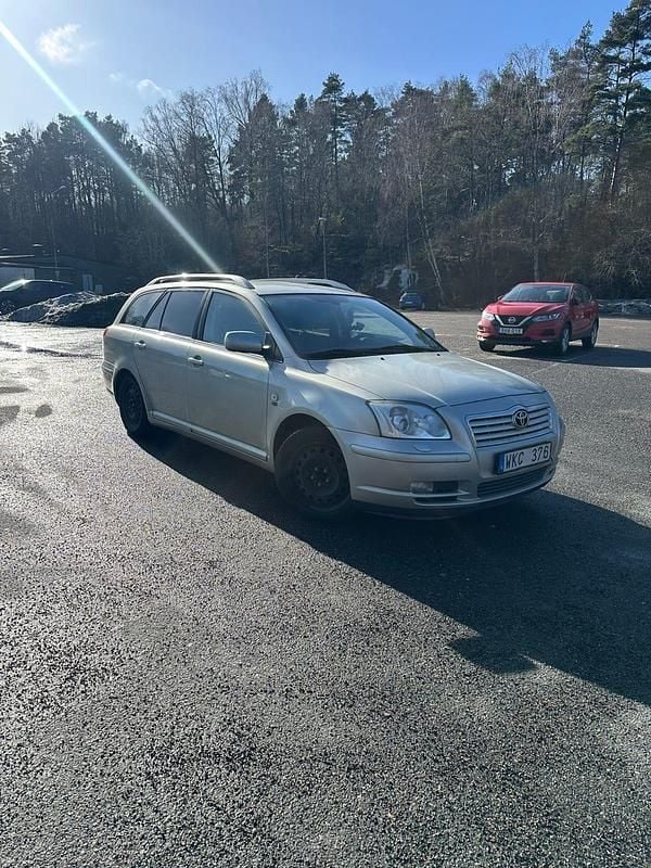 Begagnad Toyota Avensis 147 HK (108 kW) 2004 Kombi