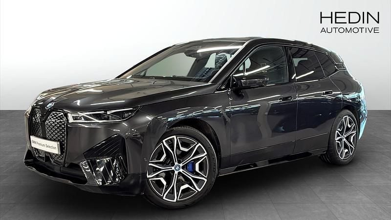 Begagnad 2023 BMW iX SUV | 518 700 kr (Marknadspris) - Bild 1/4