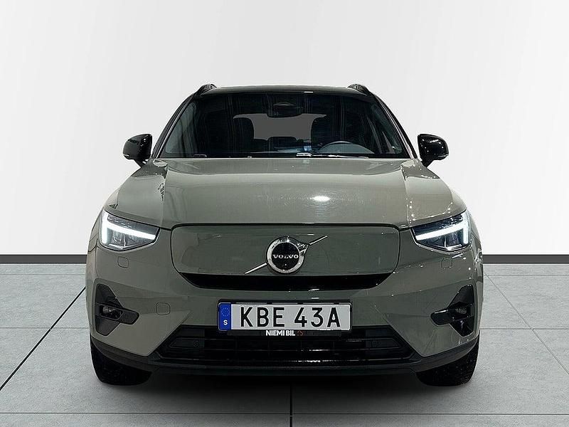 Begagnad Volvo XC40 154 kW (210 HK) 2022 Grön SUV