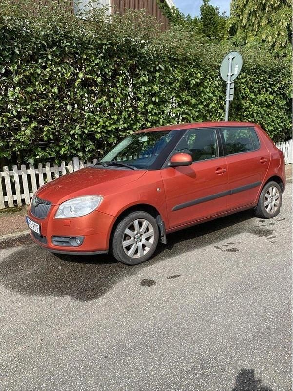 Orange Begagnad 2008 Skoda Fabia Halvkombi | 24 000 kr (Bra pris) - Bild 1/4