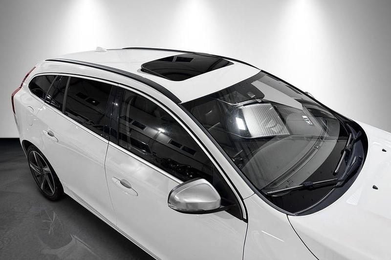 Begagnad Volvo V60 R-Design 163 HK (119 kW) 2013 Vit Kombi